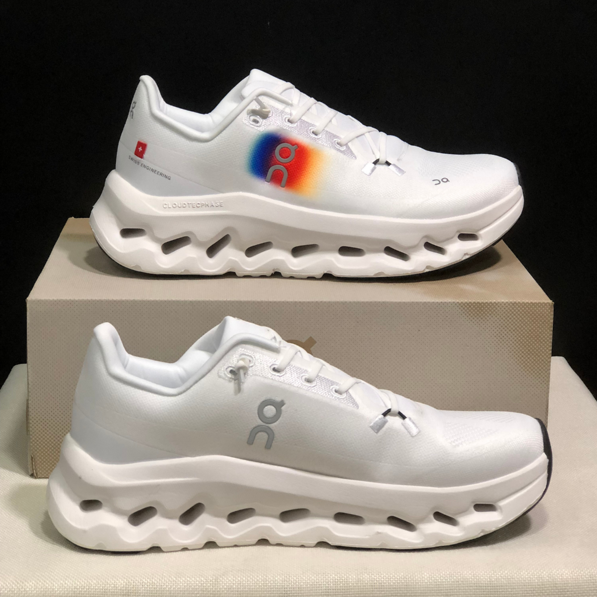 Basket ON Running Cloudtilt White Tag — Chaussure Sport CloudTec