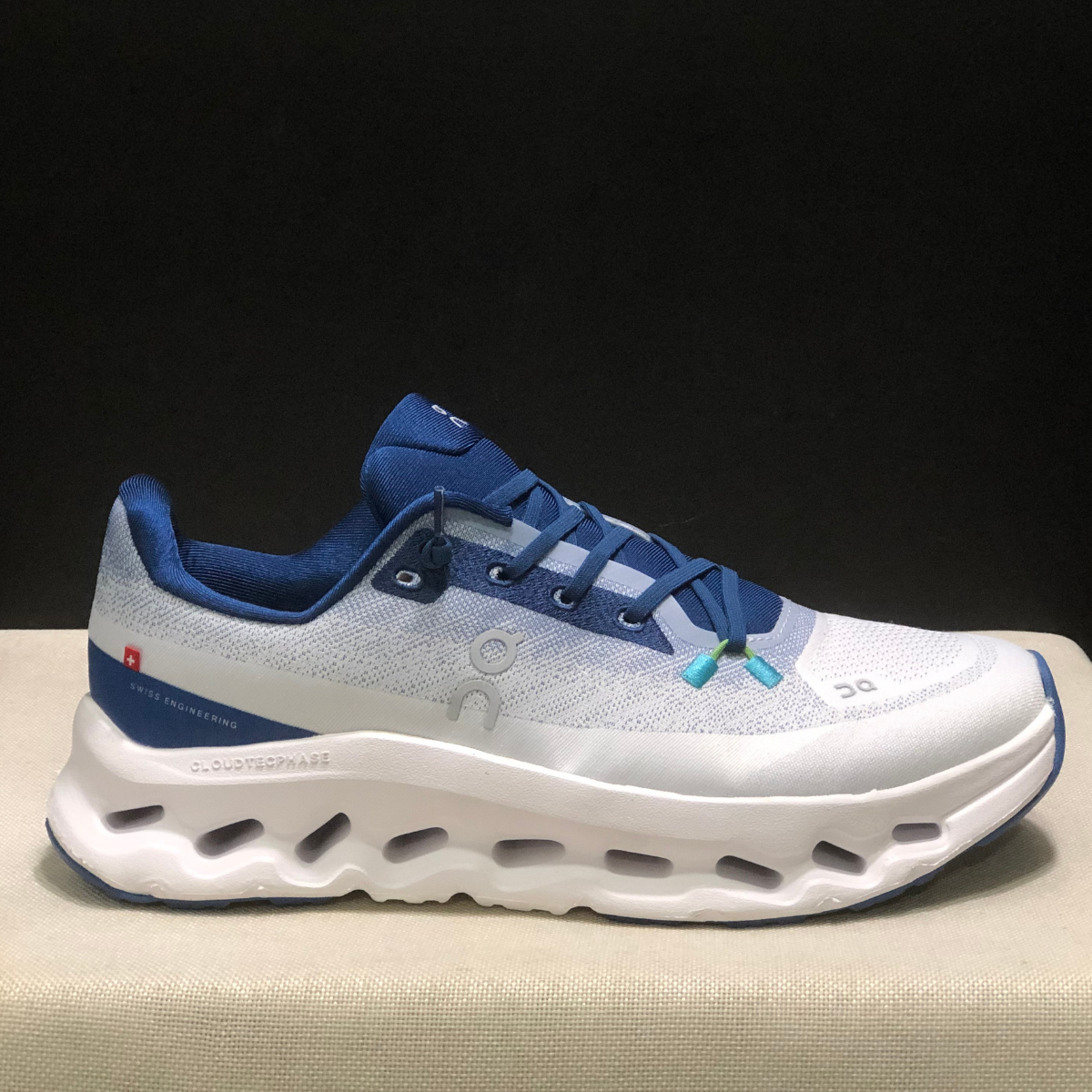 Basket ON Running Cloudtilt Blue Whale — Chaussure Sport CloudTec