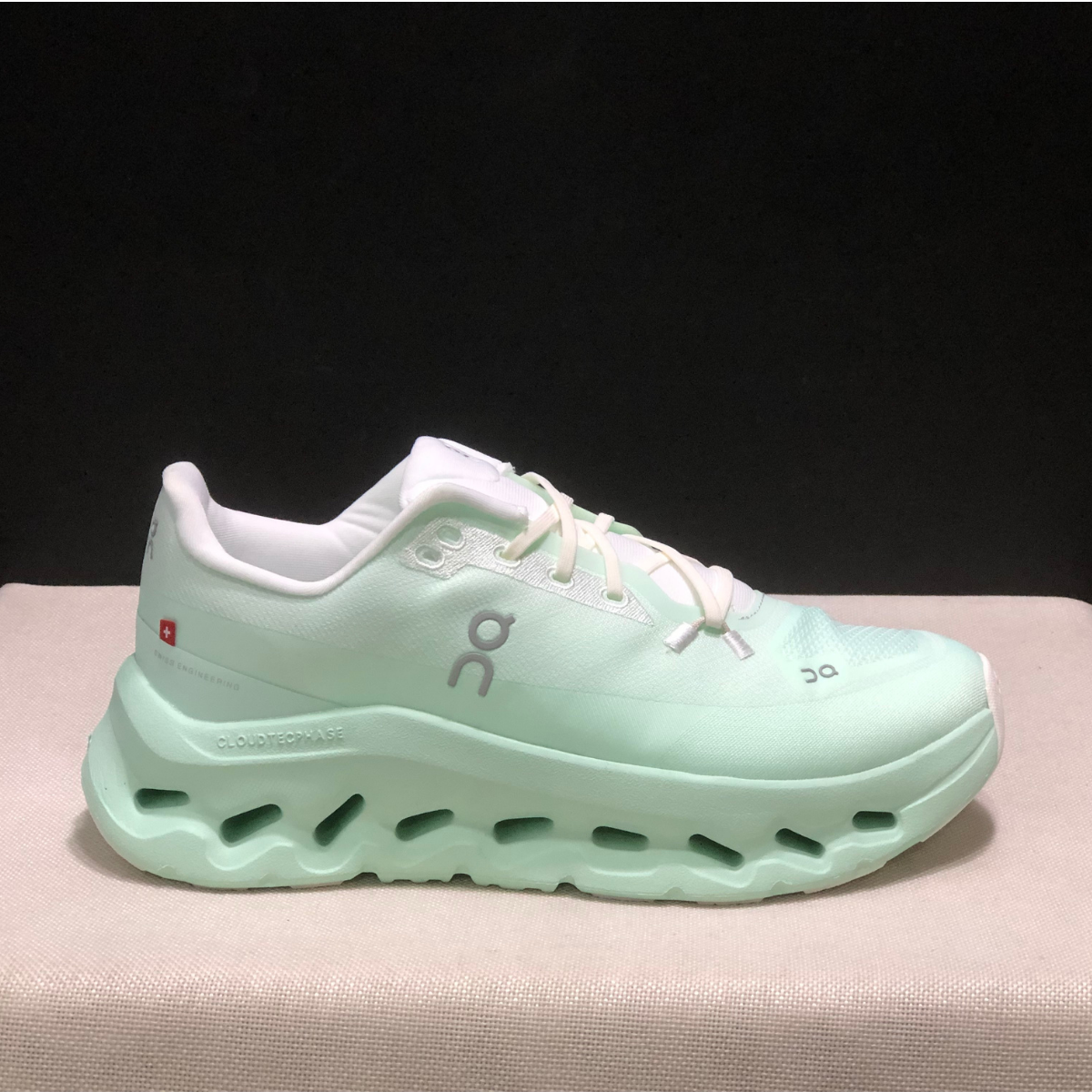 Basket ON Running Cloudtilt White Mint — Chaussure Sport CloudTec
