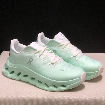 Basket ON Running Cloudtilt White Mint — Chaussure Sport CloudTec
