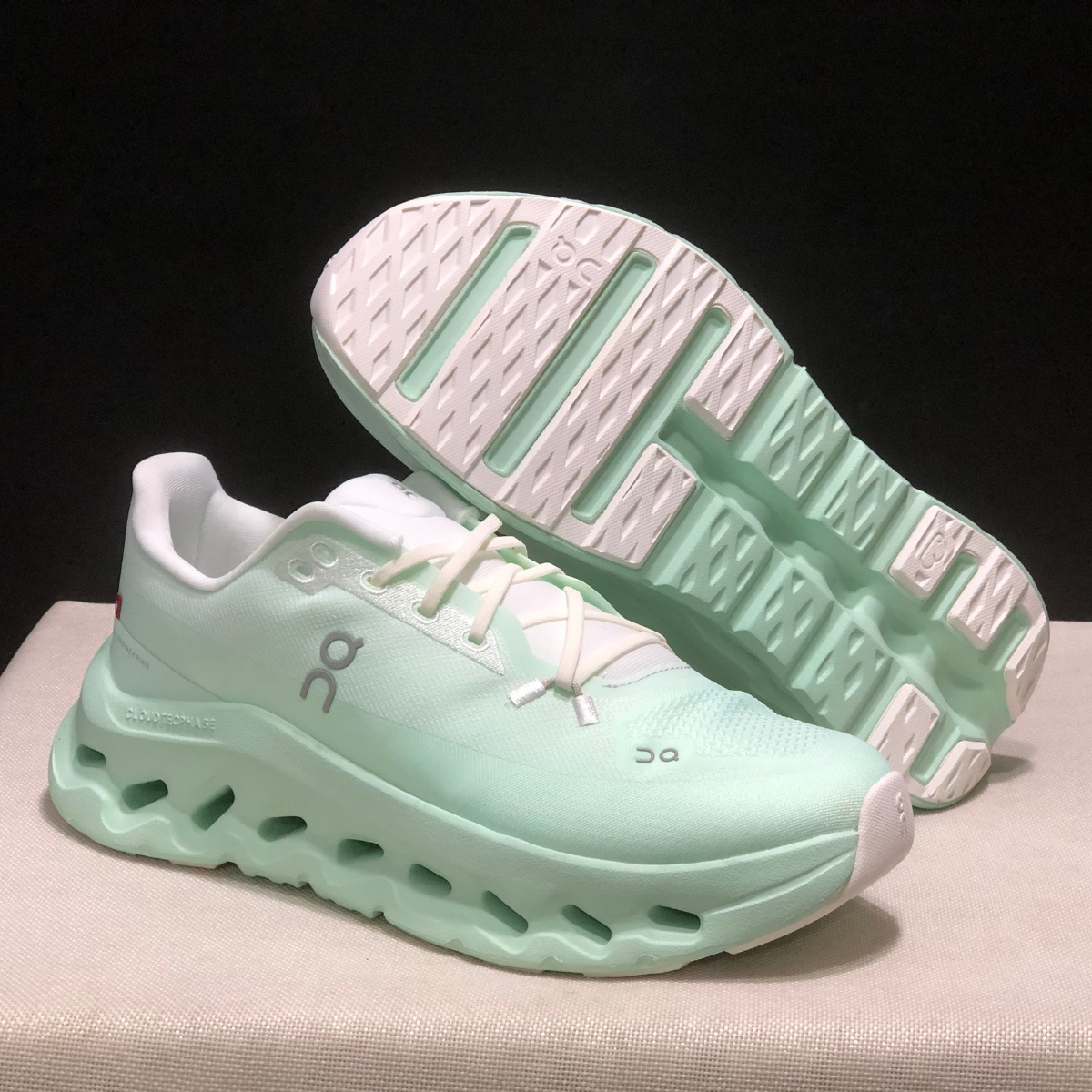 Basket ON Running Cloudtilt White Mint — Chaussure Sport CloudTec