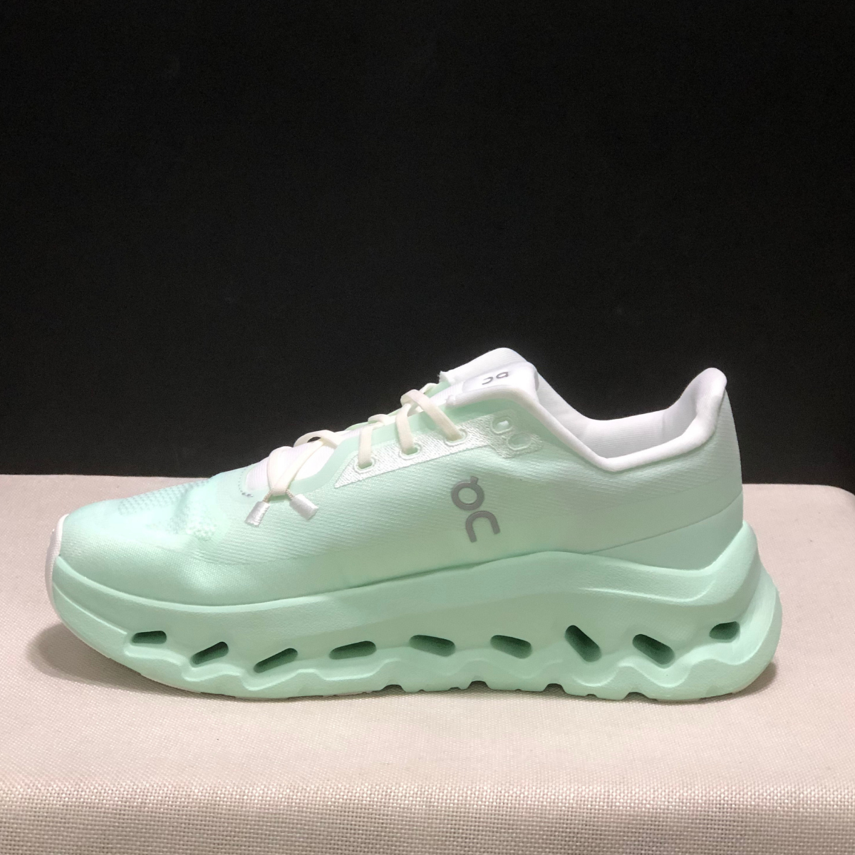 Basket ON Running Cloudtilt White Mint — Chaussure Sport CloudTec