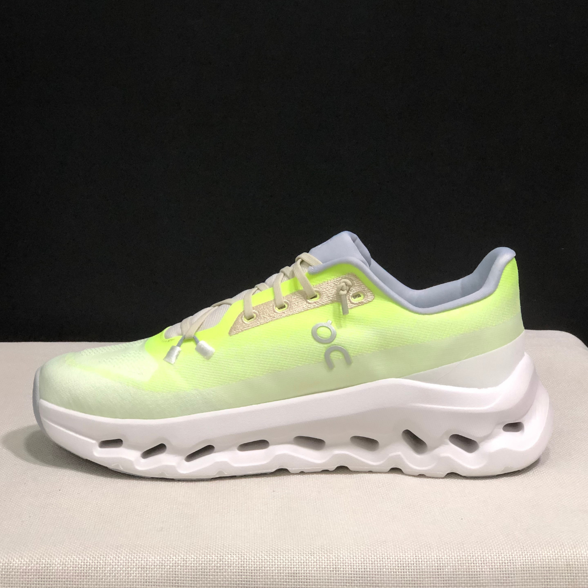 Basket ON Running Cloudtilt Lime Ivory — Chaussure Sport CloudTec
