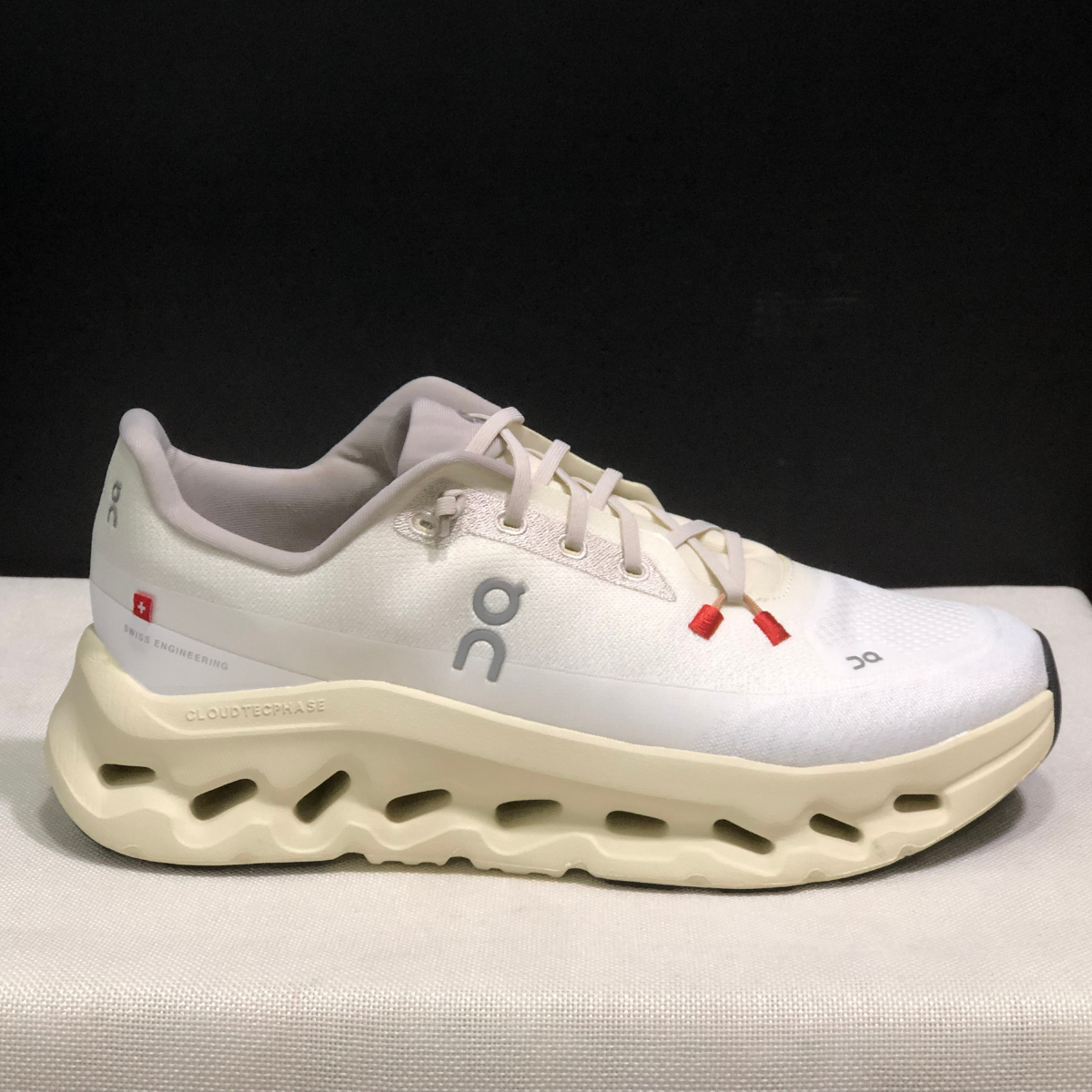 Basket ON Running Cloudtilt Sand Cream — Chaussure Sport CloudTec