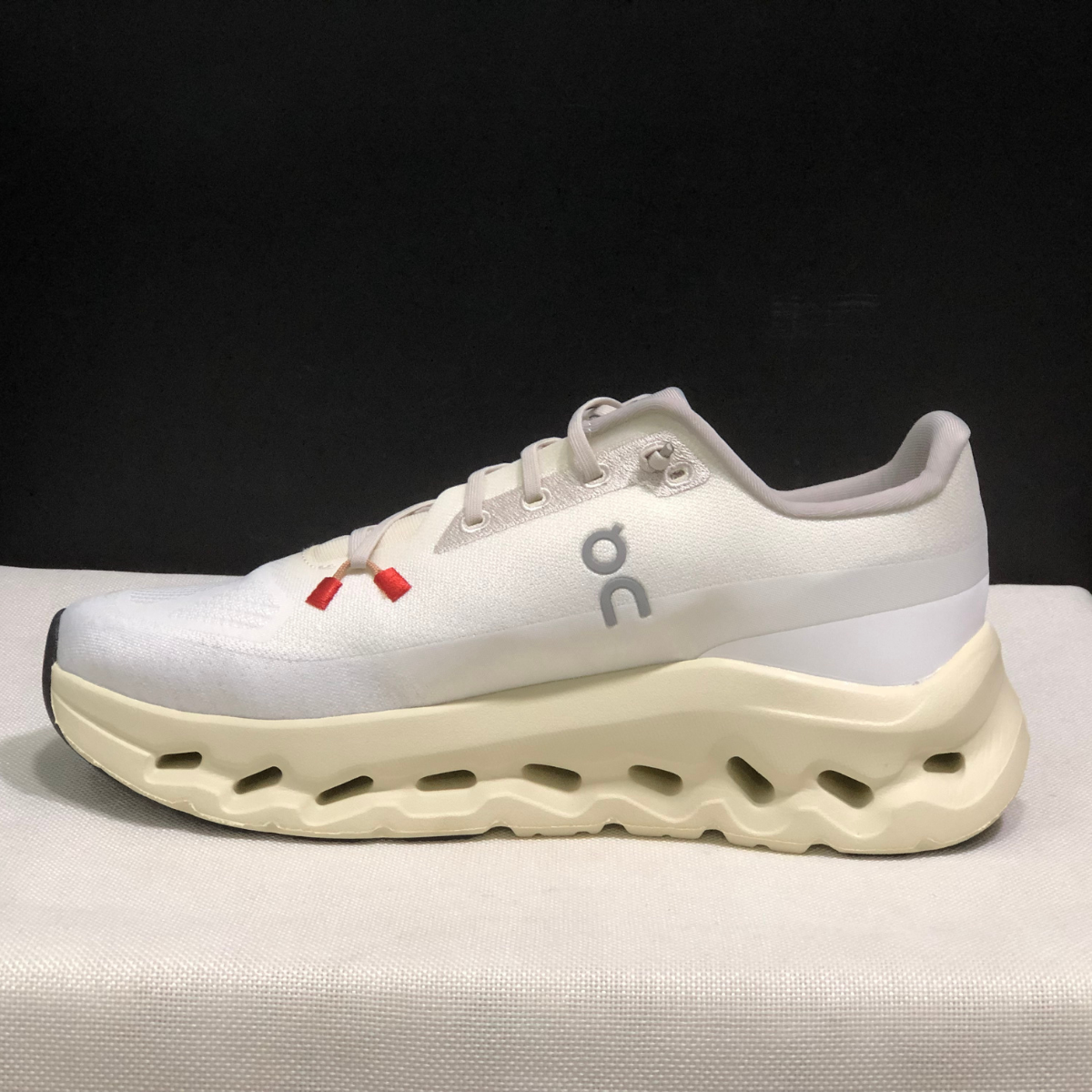 Basket ON Running Cloudtilt Sand Cream — Chaussure Sport CloudTec