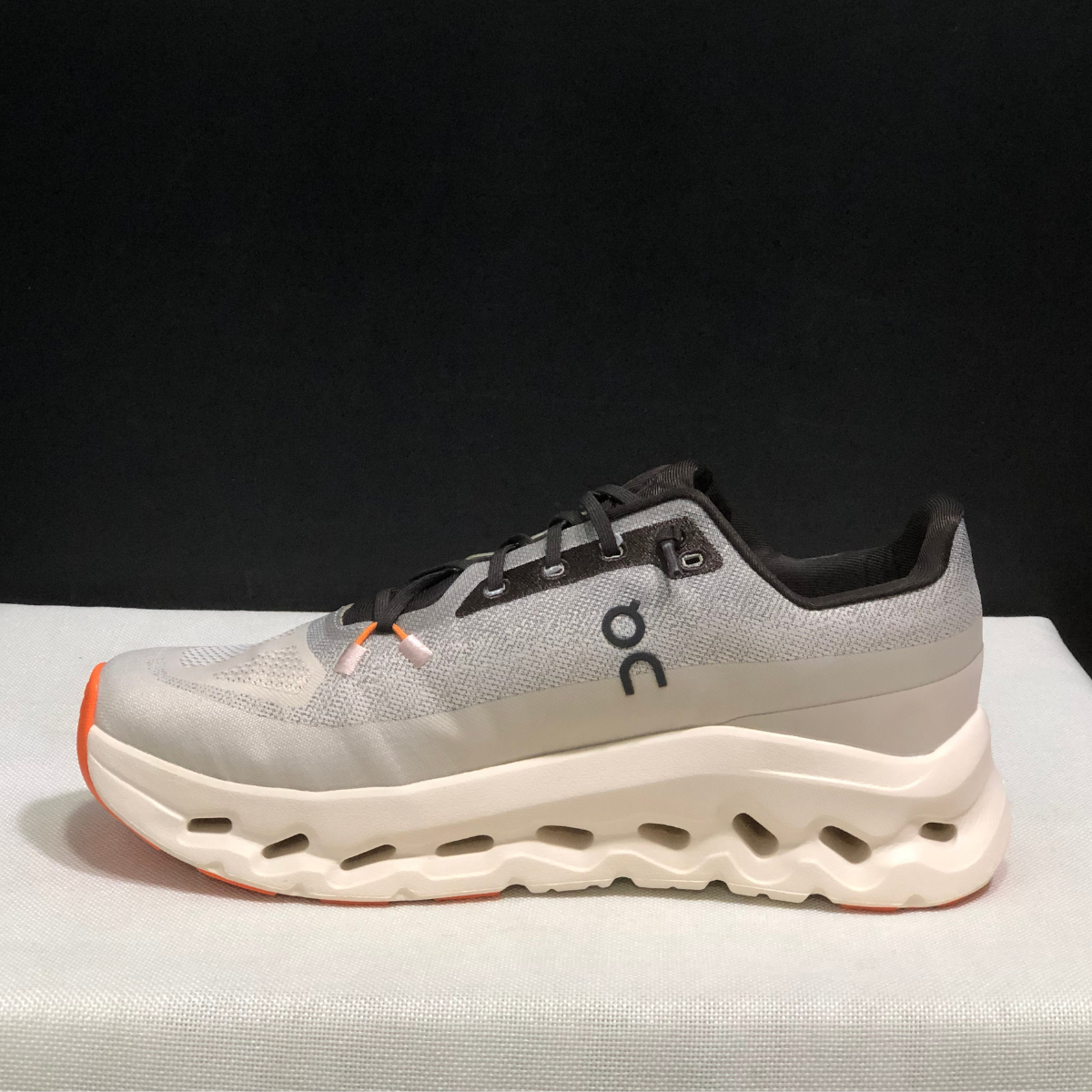 Basket ON Running Cloudtilt Abricot — Chaussure Sport CloudTec