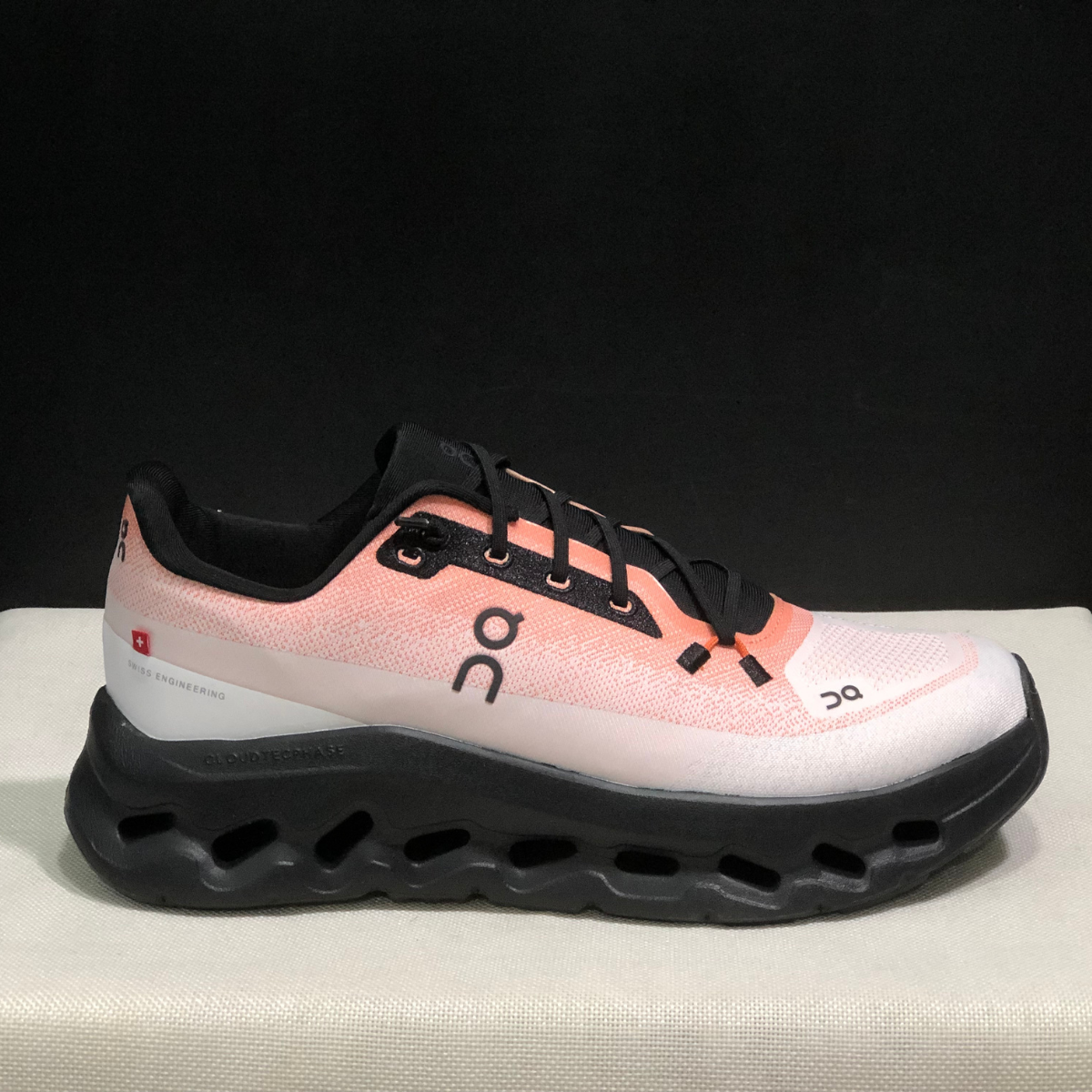 Basket ON Running Cloudtilt Black Peach — Chaussure Sport CloudTec