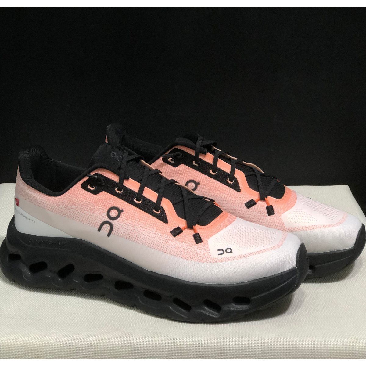 Basket ON Running Cloudtilt Black Peach — Chaussure Sport CloudTec