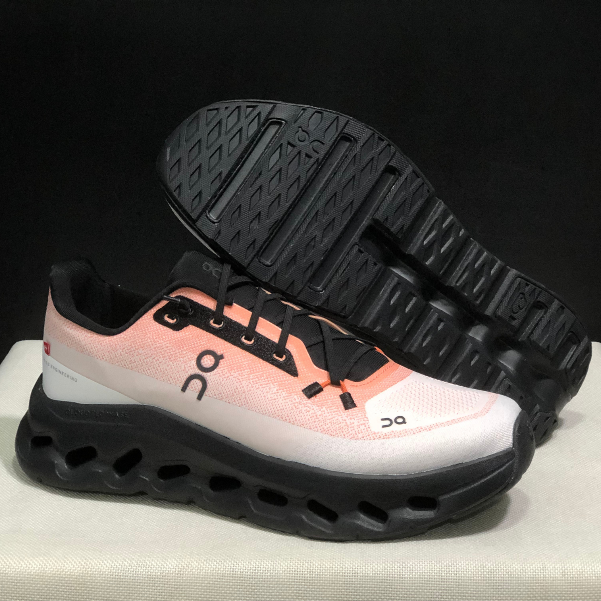 Basket ON Running Cloudtilt Black Peach — Chaussure Sport CloudTec