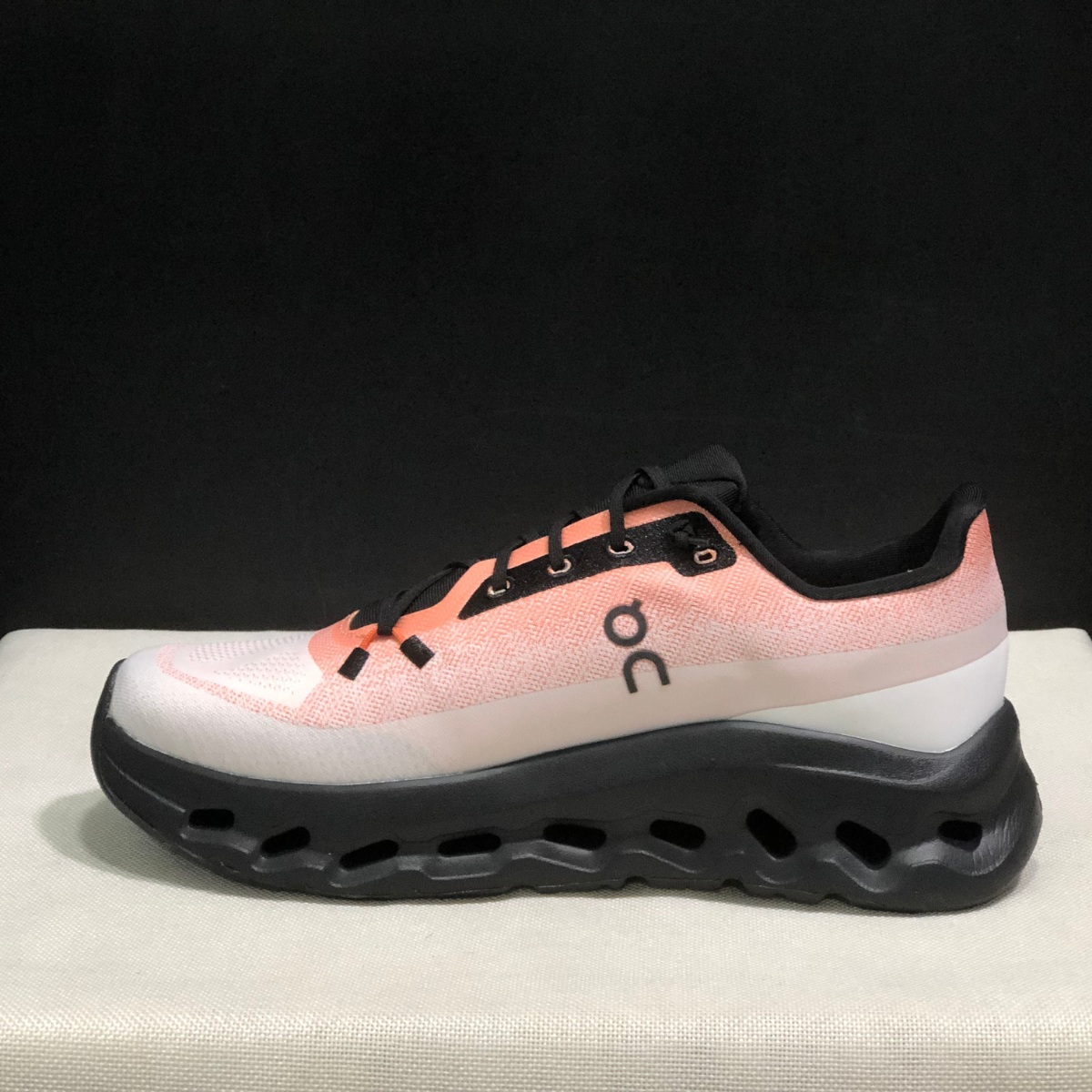 Basket ON Running Cloudtilt Black Peach — Chaussure Sport CloudTec