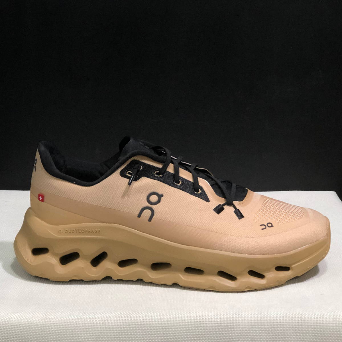 Basket ON Running Cloudtilt Biscuit — Chaussure Sport CloudTec