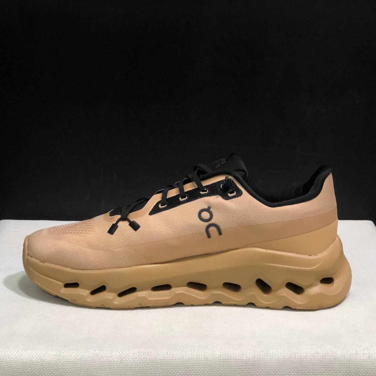 Basket ON Running Cloudtilt Biscuit — Chaussure Sport CloudTec
