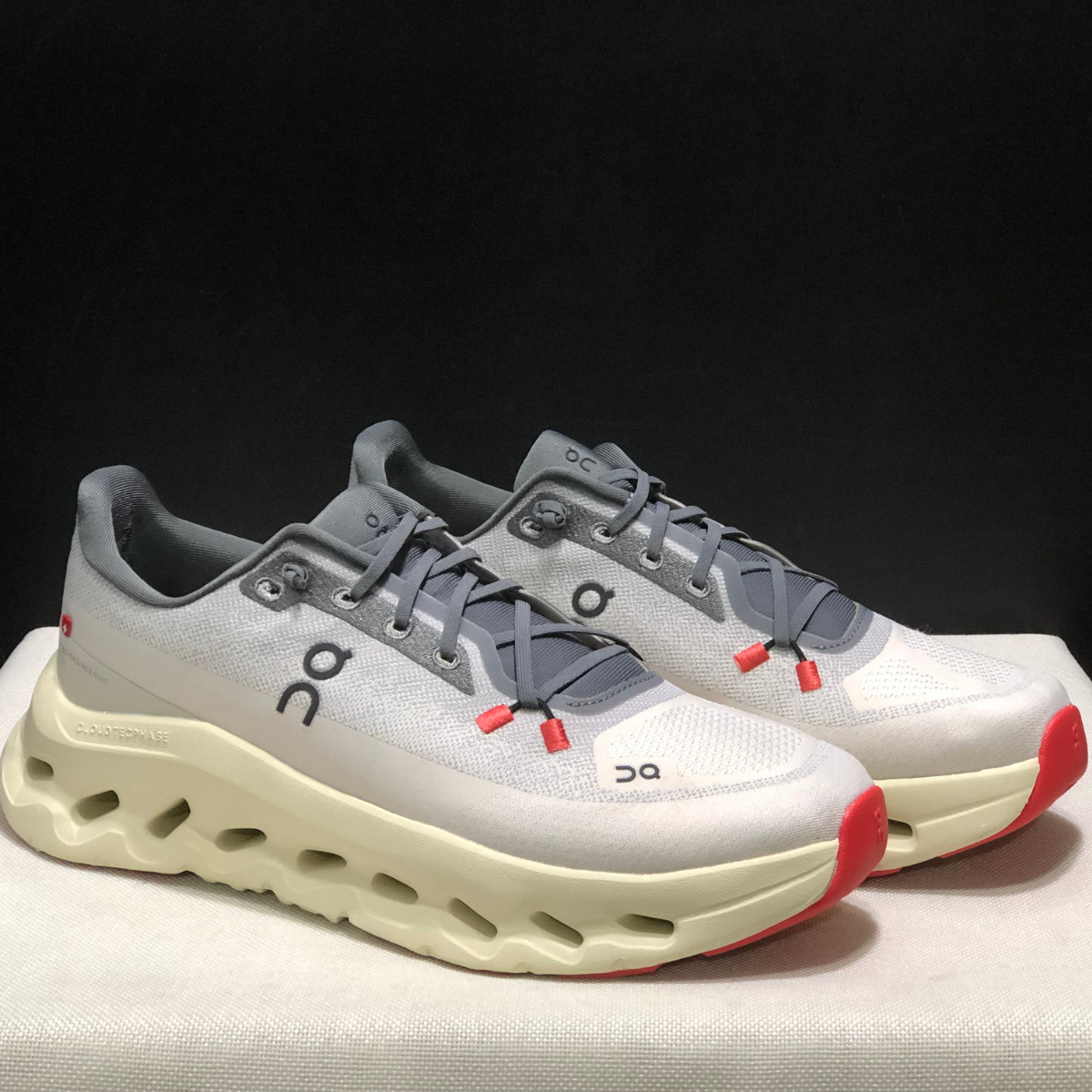 Basket ON Running Cloudtilt Volcano Rock — Chaussure Sport CloudTec