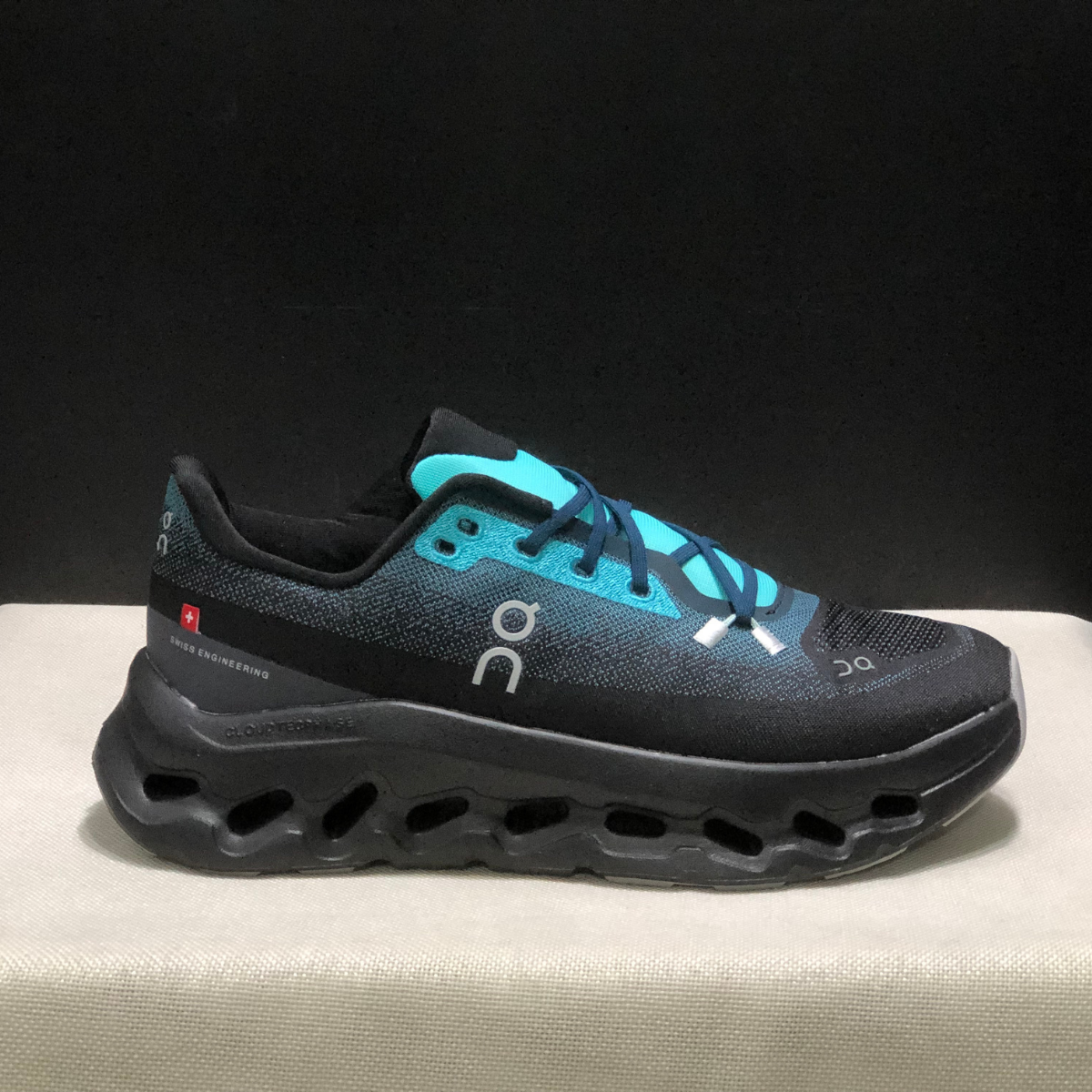 Basket ON Running Cloudtilt Kaiju — Chaussure Sport CloudTec