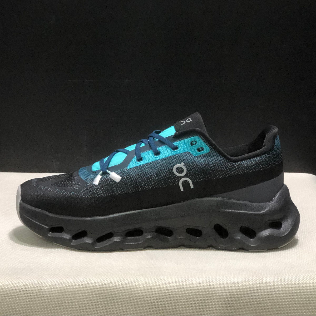 Basket ON Running Cloudtilt Kaiju — Chaussure Sport CloudTec