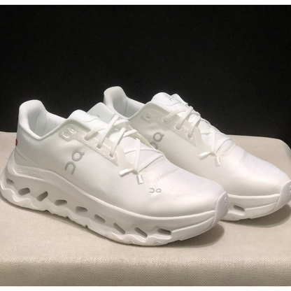 Basket ON Running Cloudtilt Snow — Chaussure Sport CloudTec