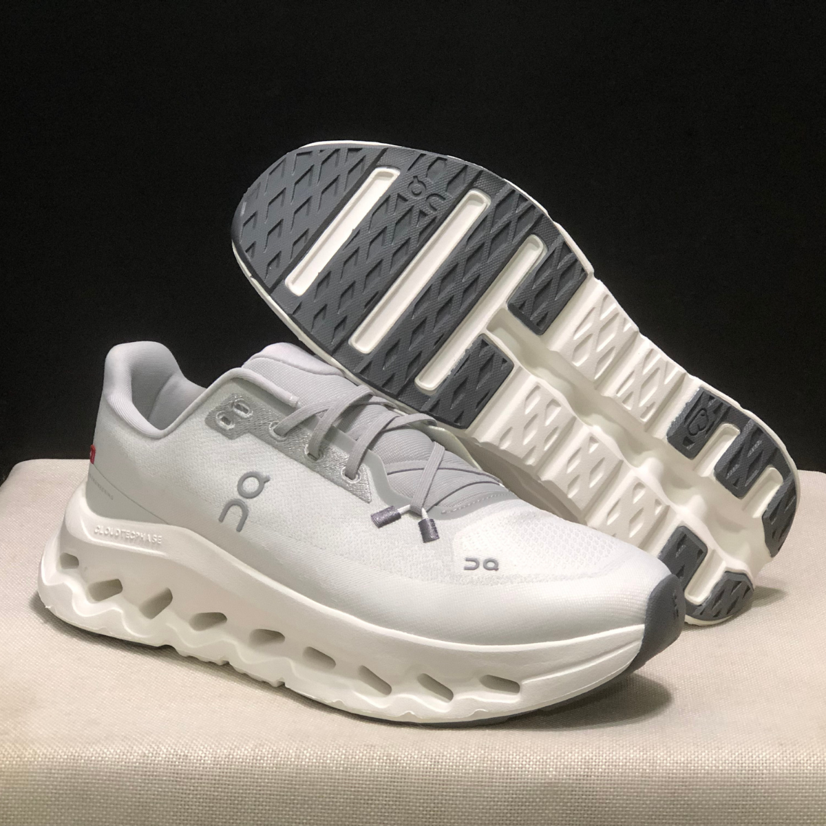 Basket ON Running Cloudtilt Light Grey — Chaussure Sport CloudTec