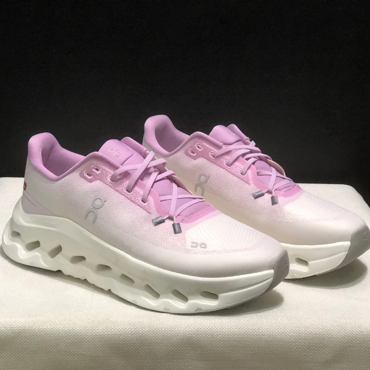 Basket ON Running Cloudtilt Rose Clair — Chaussure Sport CloudTec