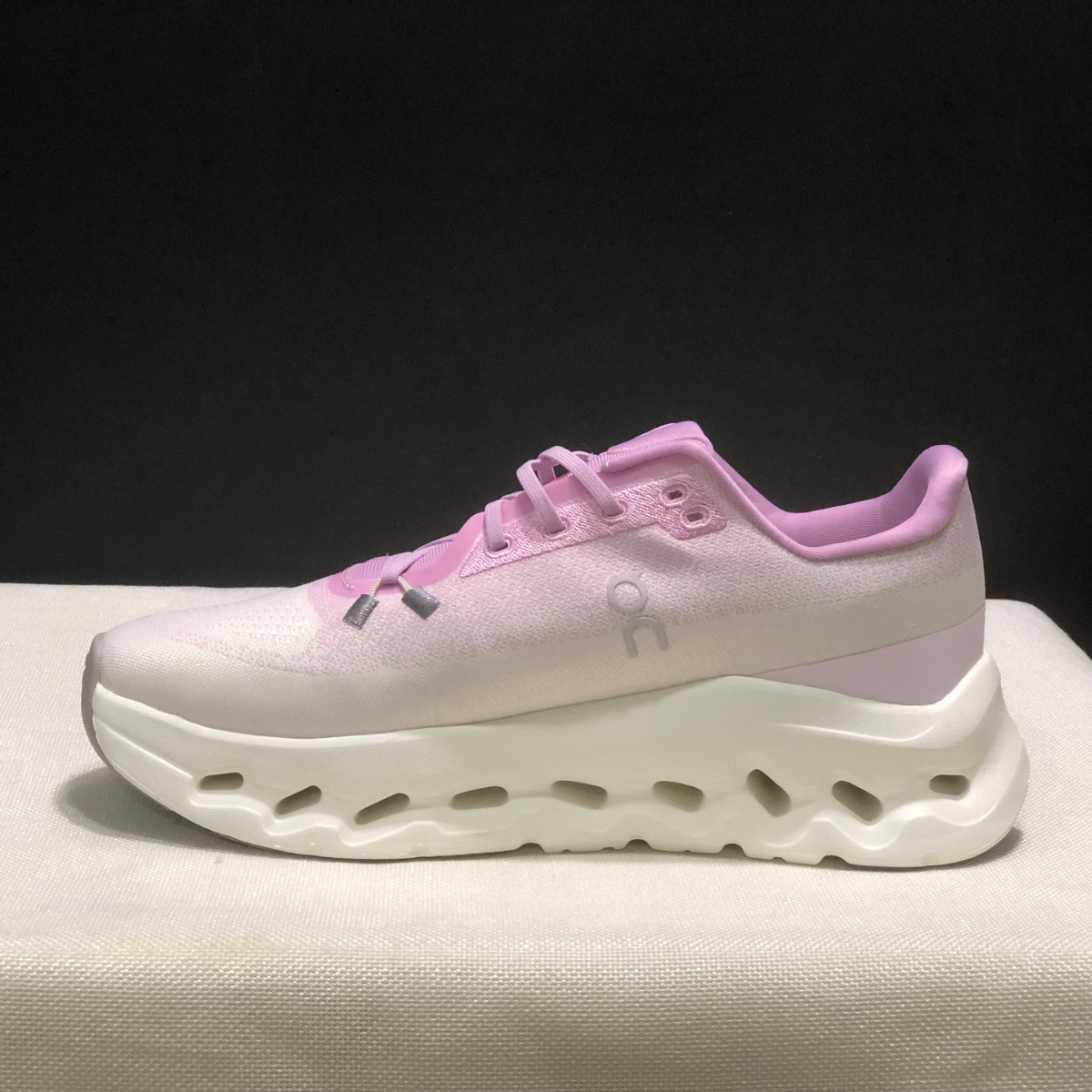 Basket ON Running Cloudtilt Rose Clair — Chaussure Sport CloudTec