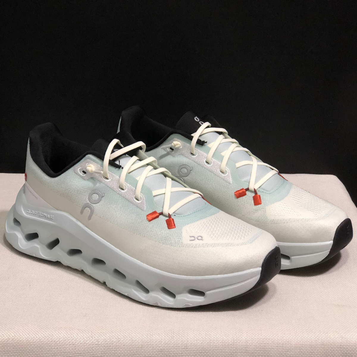 Basket ON Running Cloudtilt Mineral Ivory — Chaussure Sport CloudTec