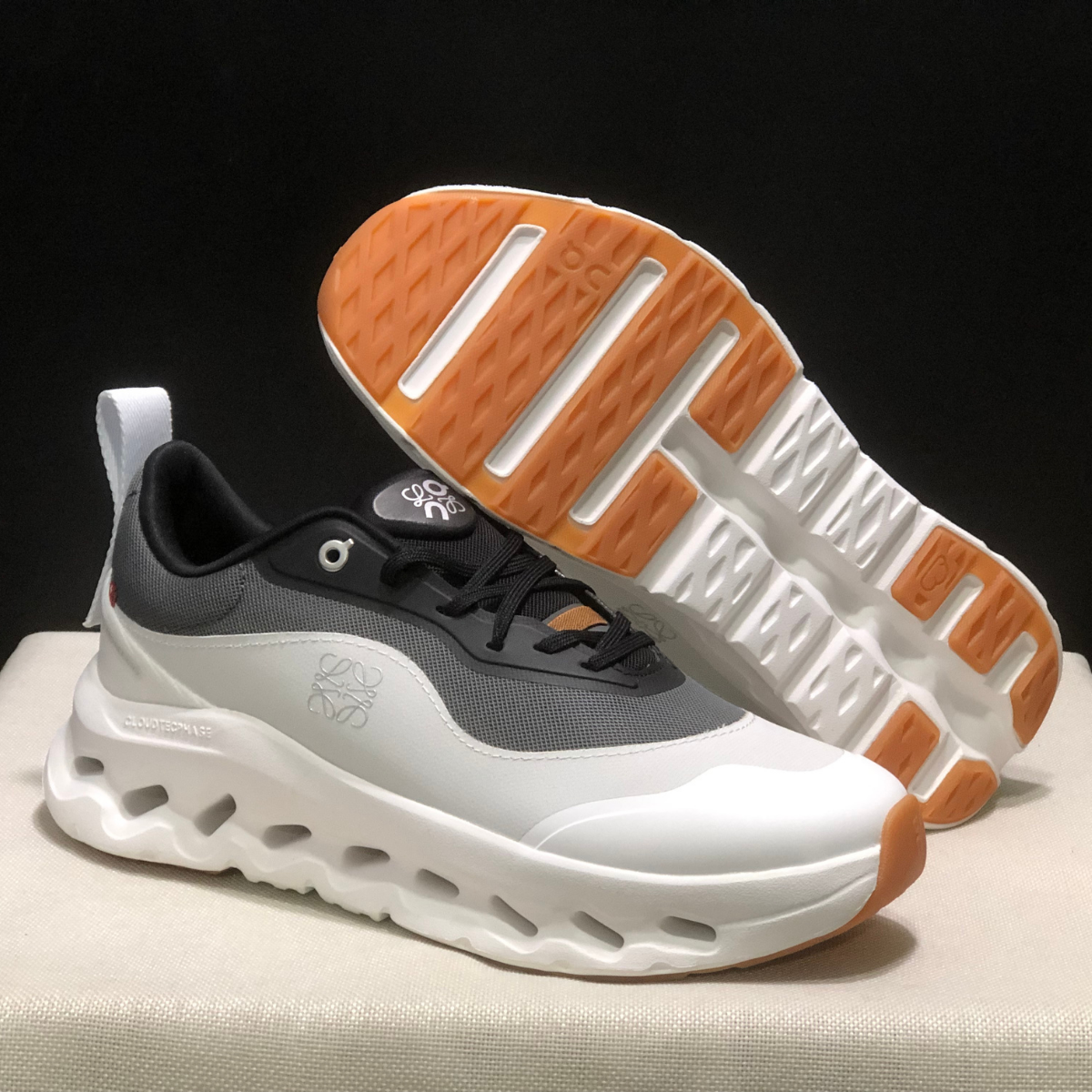 Sneaker Loewe x ON Cloudtilt Gris Blanc — Chaussure Luxe Running