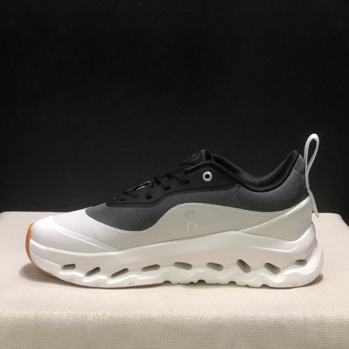 Sneaker Loewe x ON Cloudtilt Gris Blanc — Chaussure Luxe Running