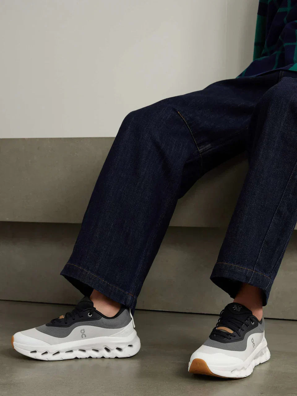 Sneaker Loewe x ON Cloudtilt Gris Blanc — Chaussure Luxe Running